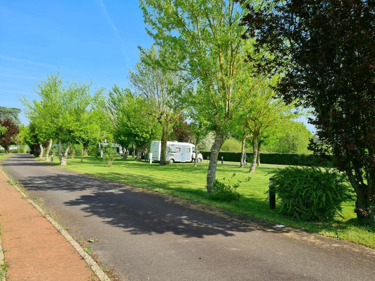 Resort & Camping - Val De Braye Besse-sur-Braye Экстерьер фото